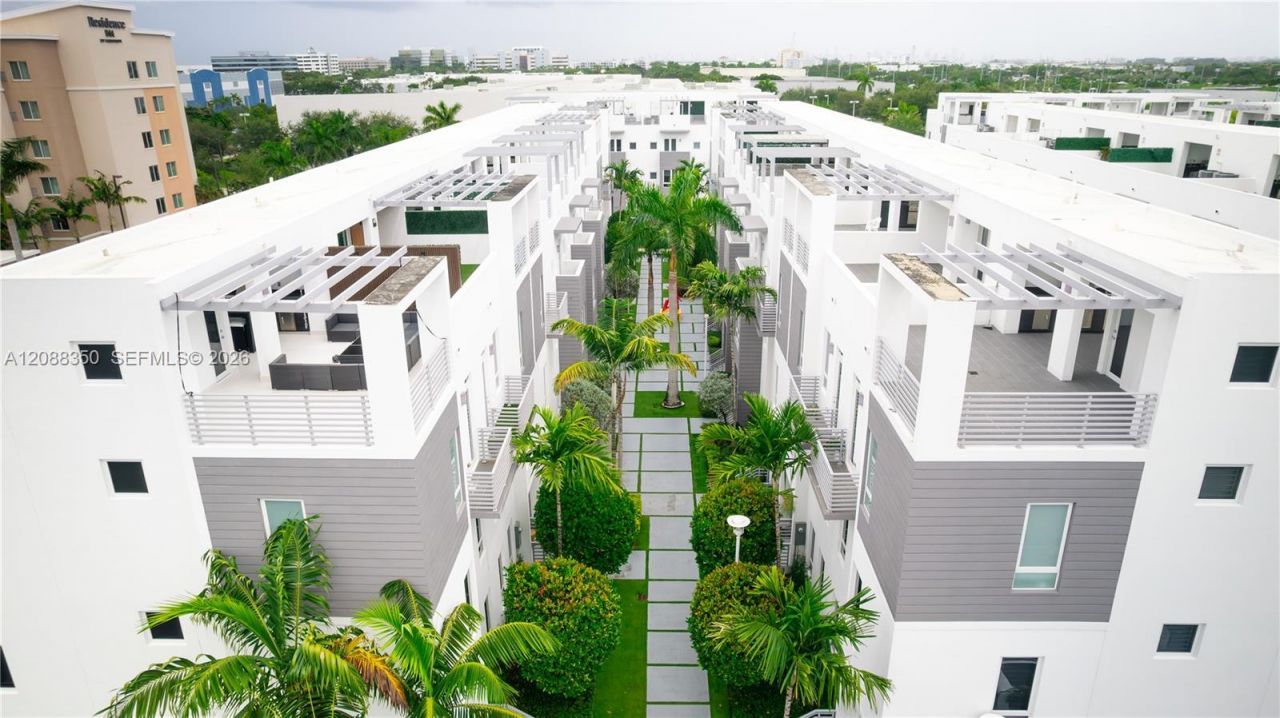 9165 NW 33rd St, Unit 9165, Doral, FL 33172 Photo