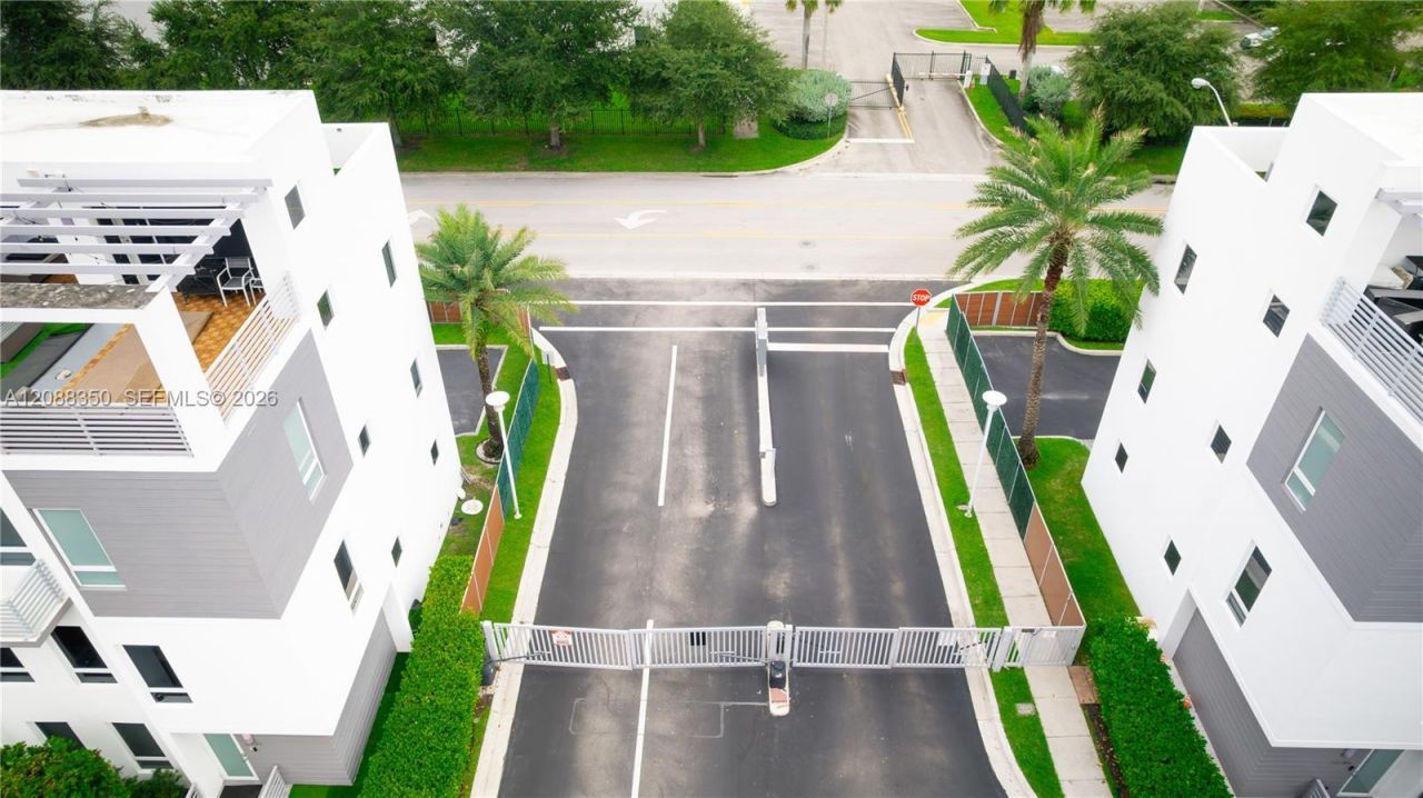 9165 NW 33rd St, Unit 9165, Doral, FL 33172 Photo