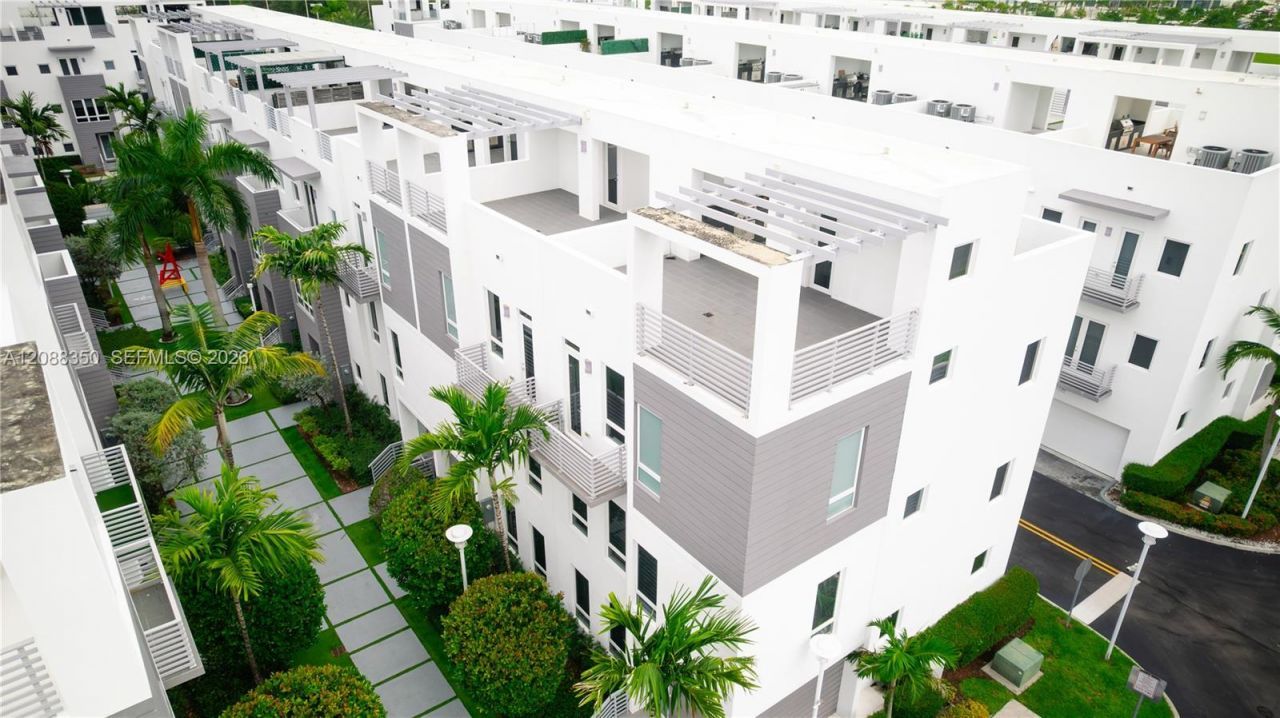 9165 NW 33rd St, Unit 9165, Doral, FL 33172 Photo