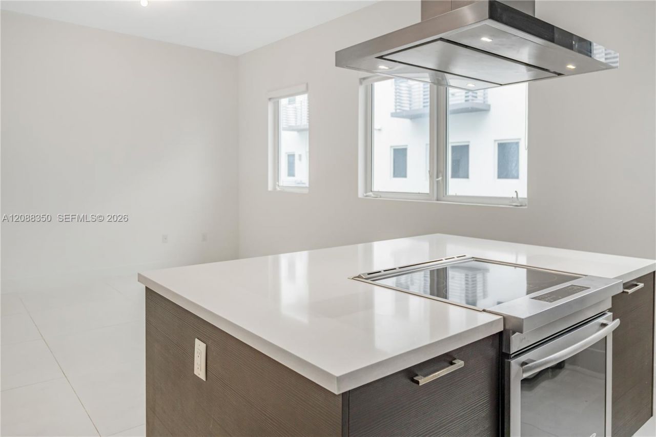 9165 NW 33rd St, Unit 9165, Doral, FL 33172 Photo