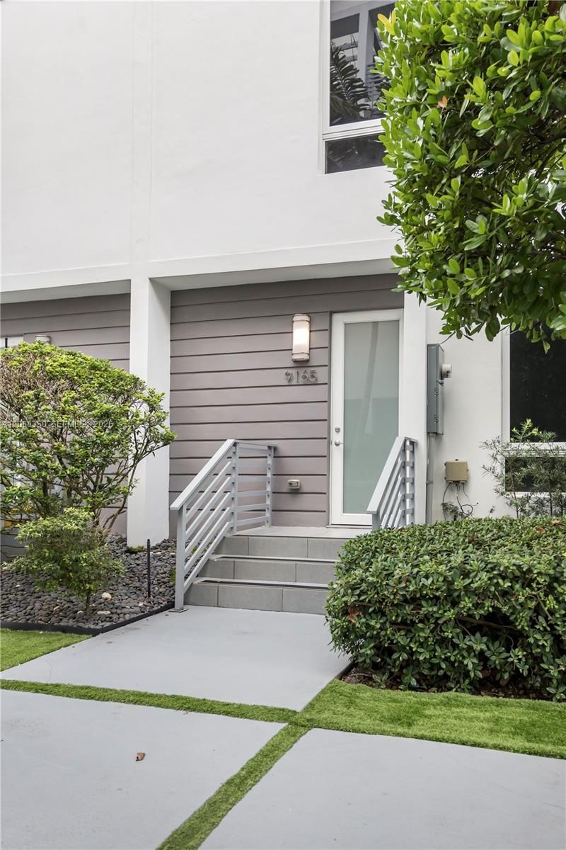 9165 NW 33rd St, Unit 9165, Doral, FL 33172 Photo