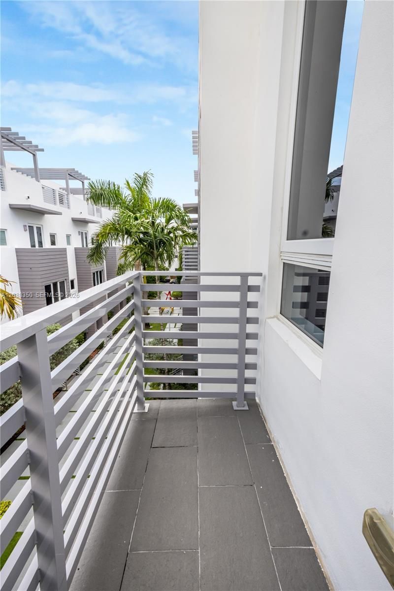 9165 NW 33rd St, Unit 9165, Doral, FL 33172 Photo