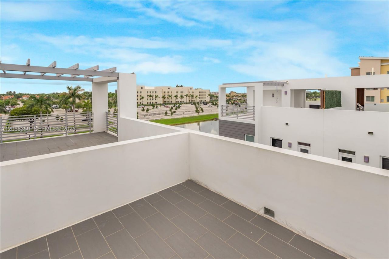 9165 NW 33rd St, Unit 9165, Doral, FL 33172 Photo