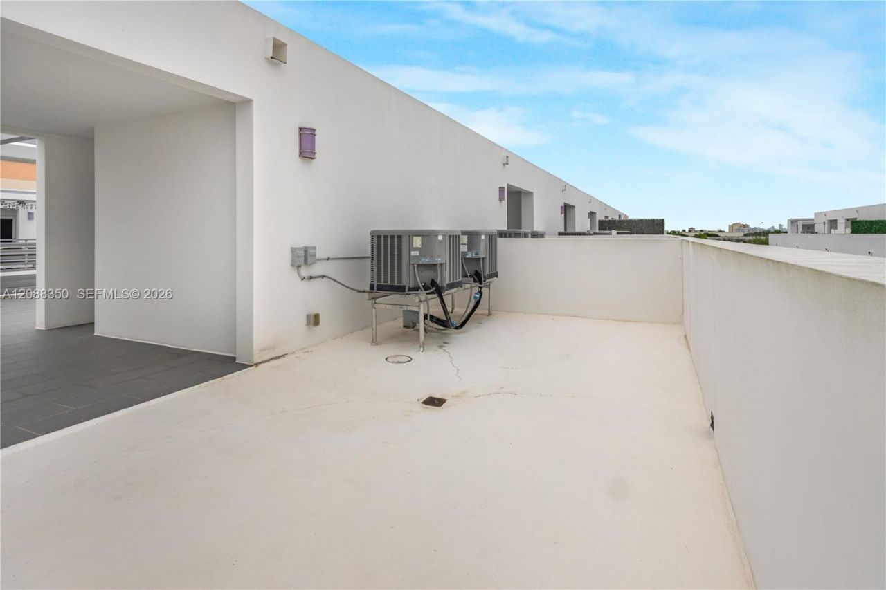 9165 NW 33rd St, Unit 9165, Doral, FL 33172 Photo