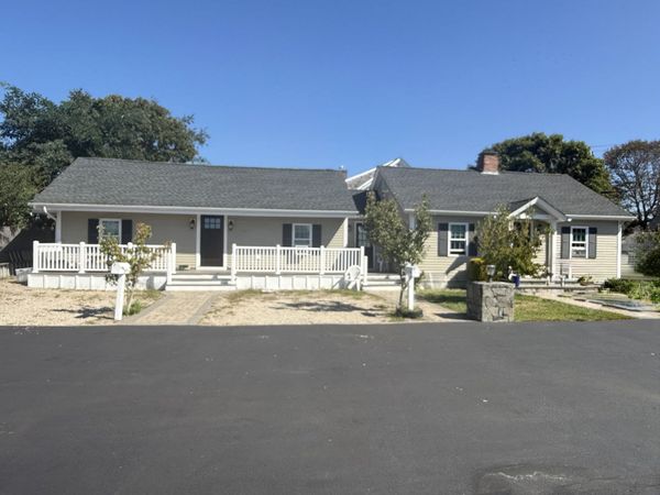10 Stuart St, Barnstable, MA 02601