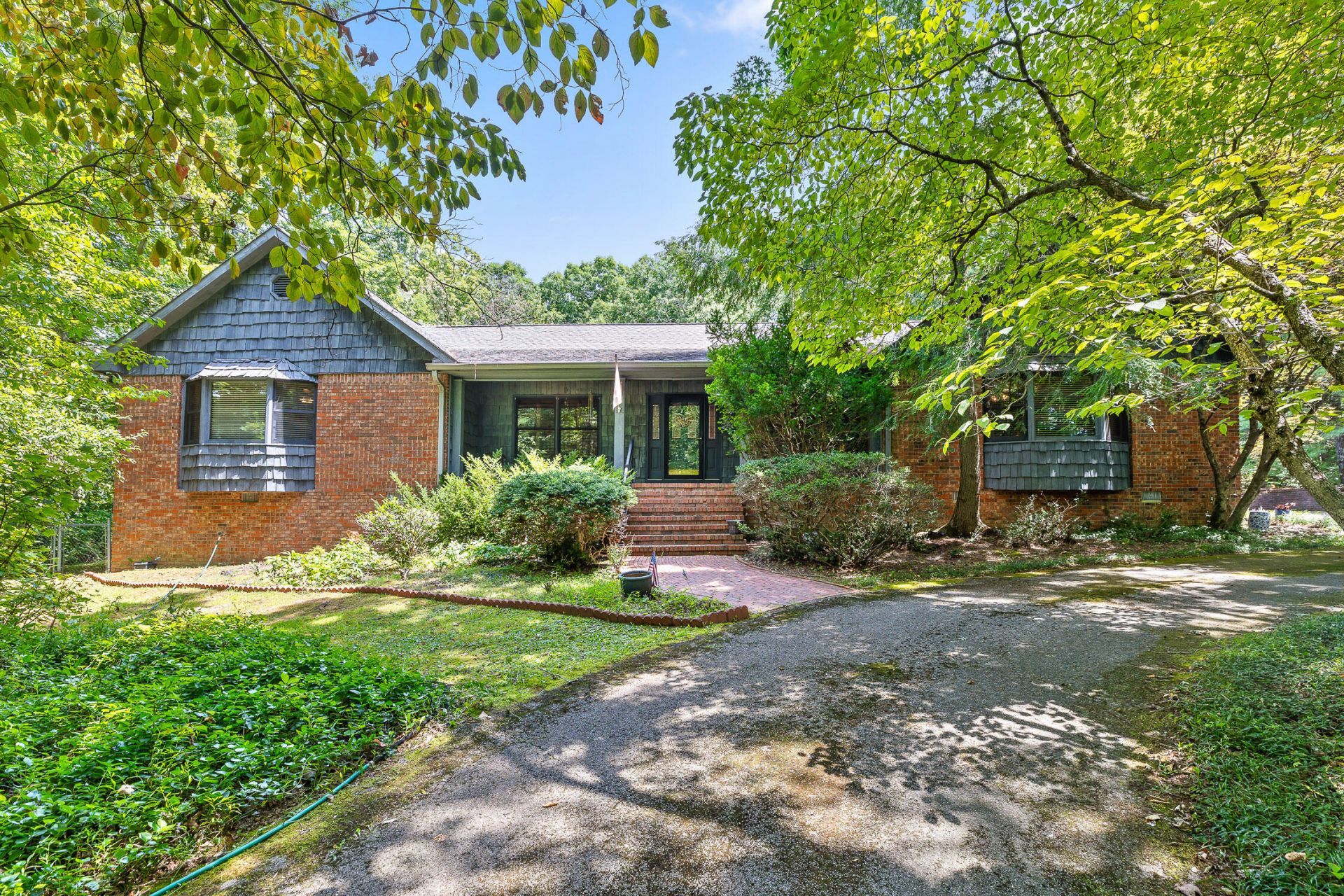 2325 Wood Sorrell Lane, Signal Mountain, TN 37377 Main Photo