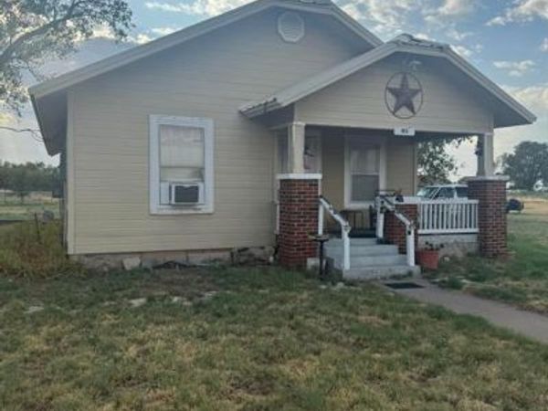 182 Scott , Quanah, TX 79252