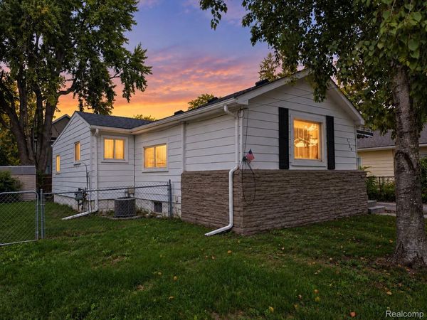 1754 Beechmont Street , Keego Harbor, Mi 48320