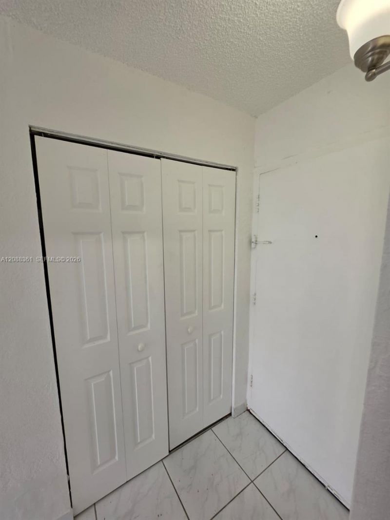 4550 NW 9th St, Unit 605E, Miami, FL 33126 Photo