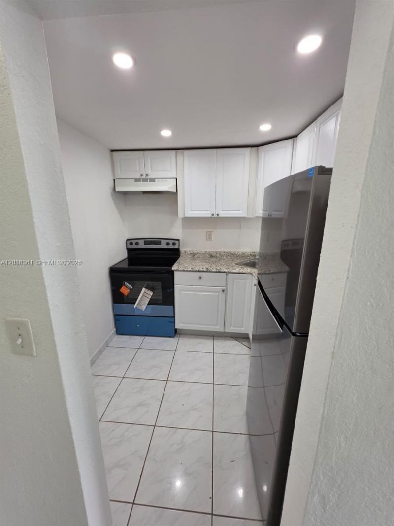 4550 NW 9th St, Unit 605E, Miami, FL 33126 Photo
