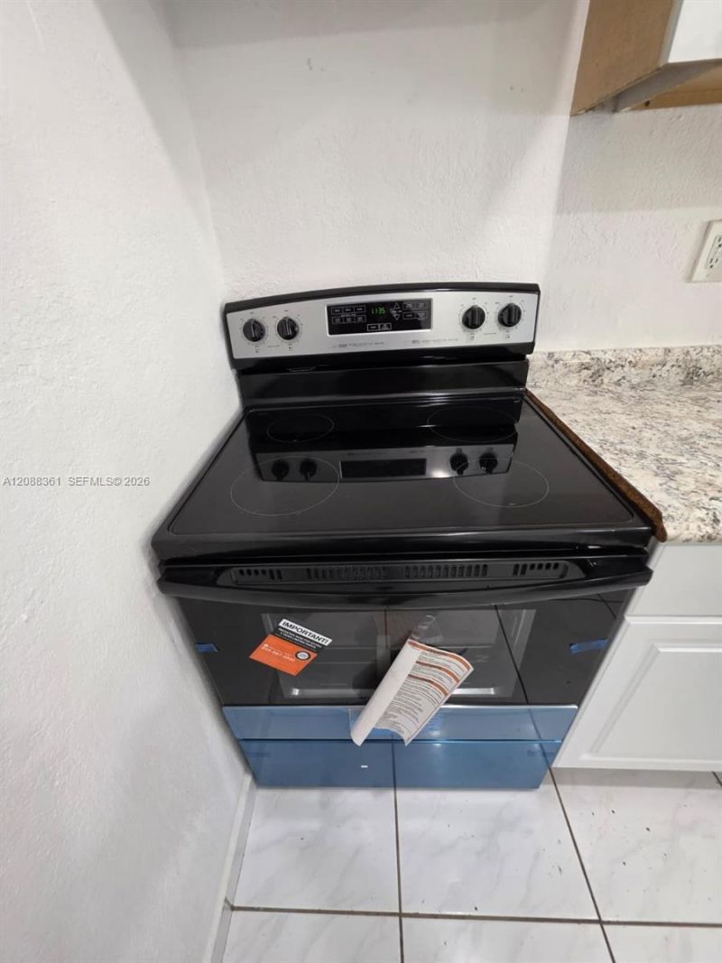 4550 NW 9th St, Unit 605E, Miami, FL 33126 Photo