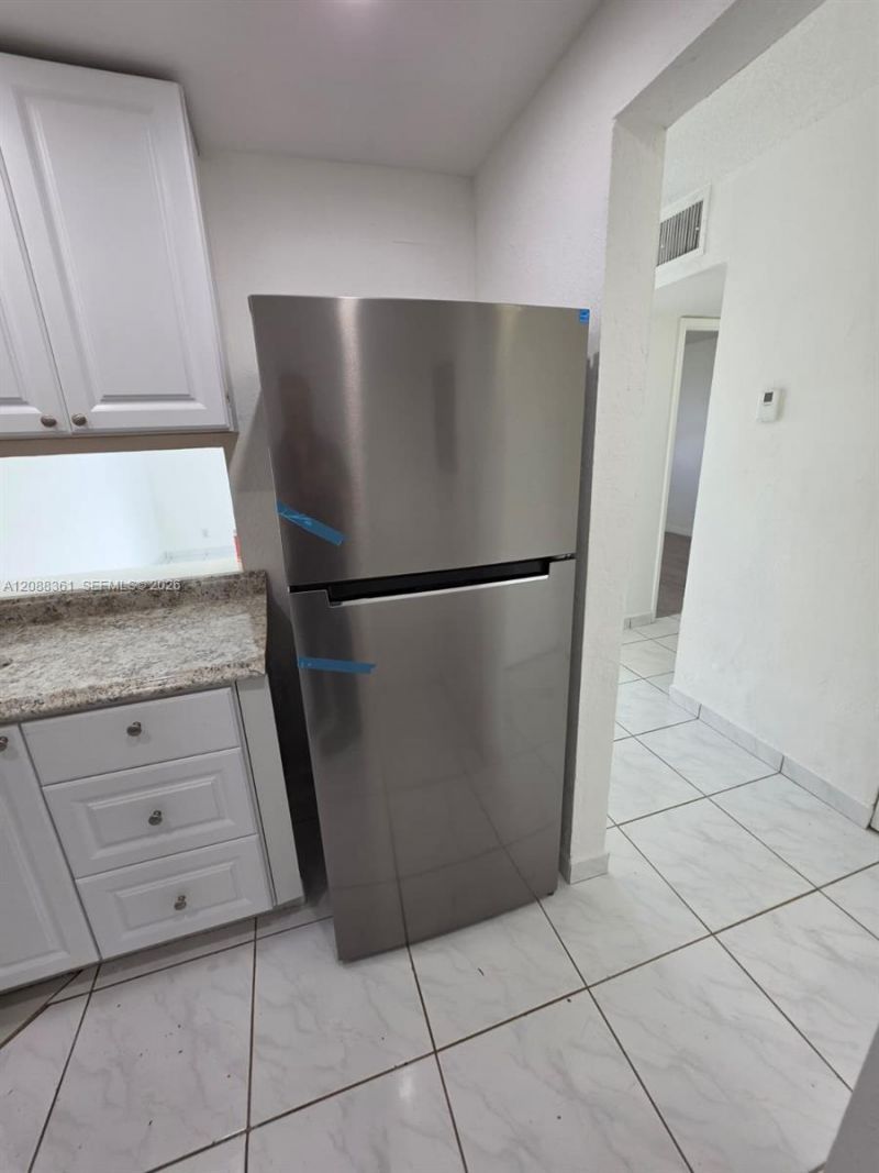4550 NW 9th St, Unit 605E, Miami, FL 33126 Photo