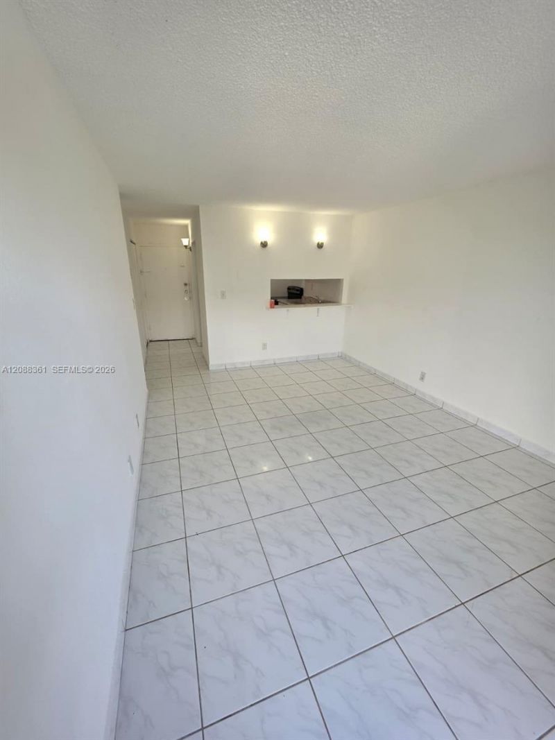 4550 NW 9th St, Unit 605E, Miami, FL 33126 Photo