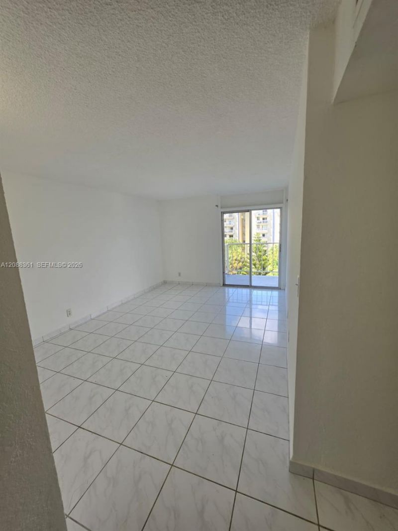 4550 NW 9th St, Unit 605E, Miami, FL 33126 Photo