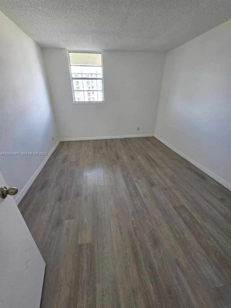 4550 NW 9th St, Unit 605E, Miami, FL 33126 Photo