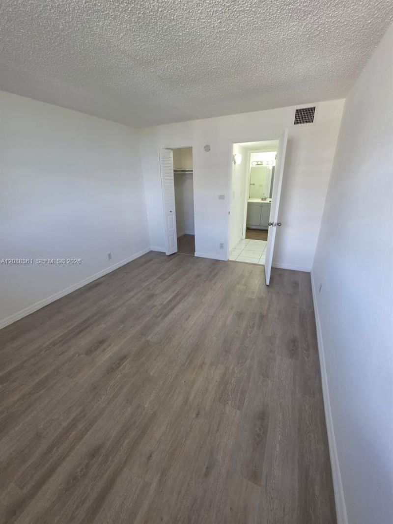 4550 NW 9th St, Unit 605E, Miami, FL 33126 Photo