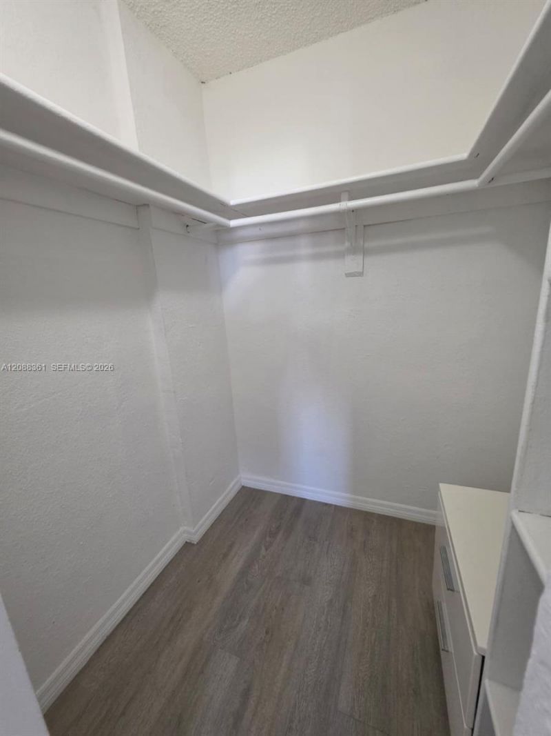 4550 NW 9th St, Unit 605E, Miami, FL 33126 Photo