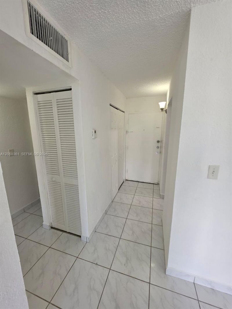 4550 NW 9th St, Unit 605E, Miami, FL 33126 Photo