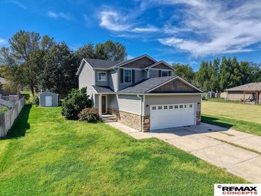 1453 N Columbia Avenue, Seward, NE 68434