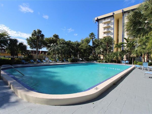 4550 NW 9th St , Unit 606E, Miami, FL 33126