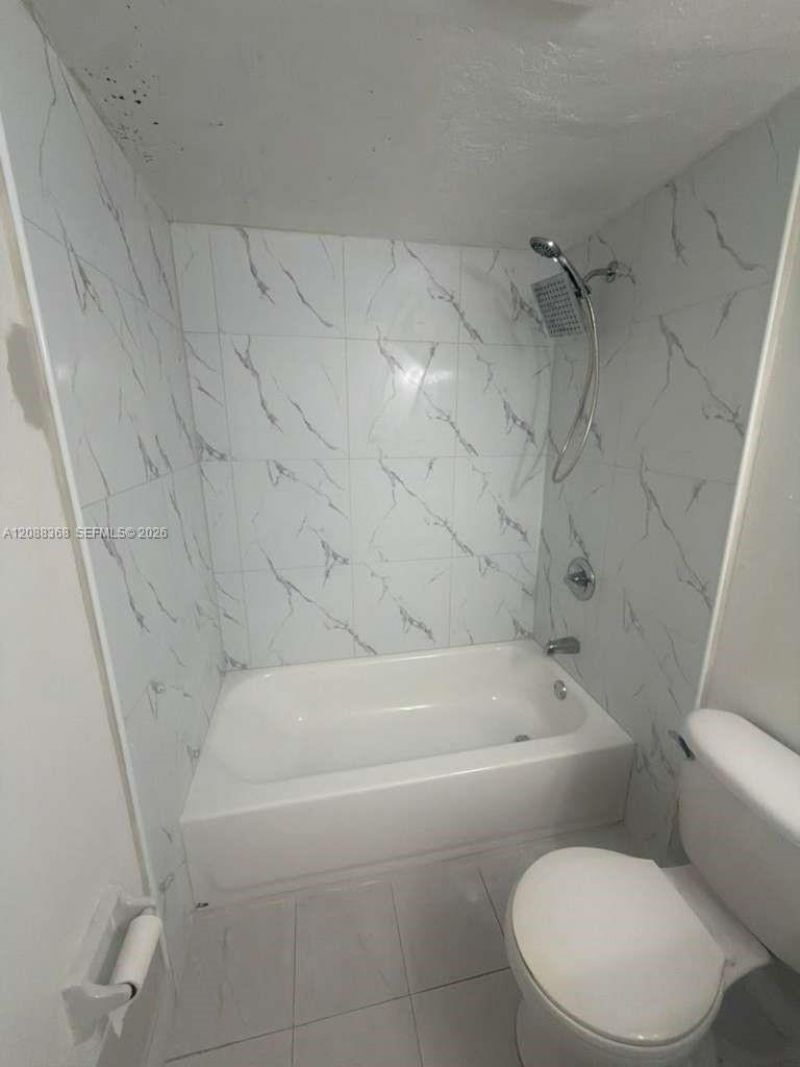 4550 NW 9th St, Unit 606E, Miami, FL 33126 Photo