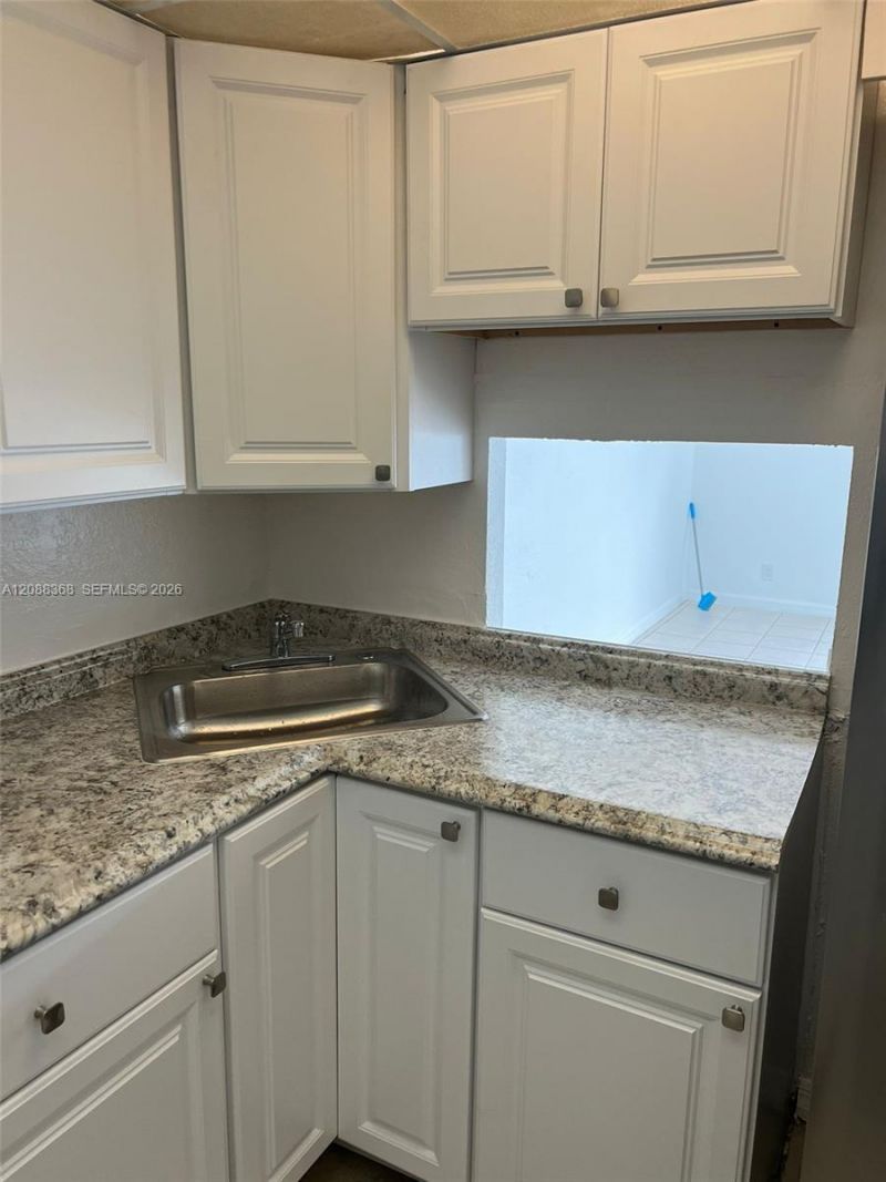 4550 NW 9th St, Unit 606E, Miami, FL 33126 Photo