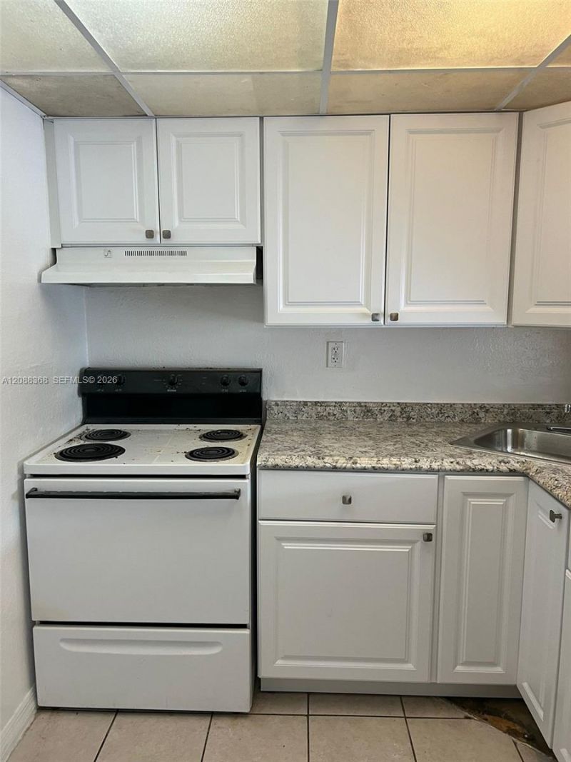 4550 NW 9th St, Unit 606E, Miami, FL 33126 Photo