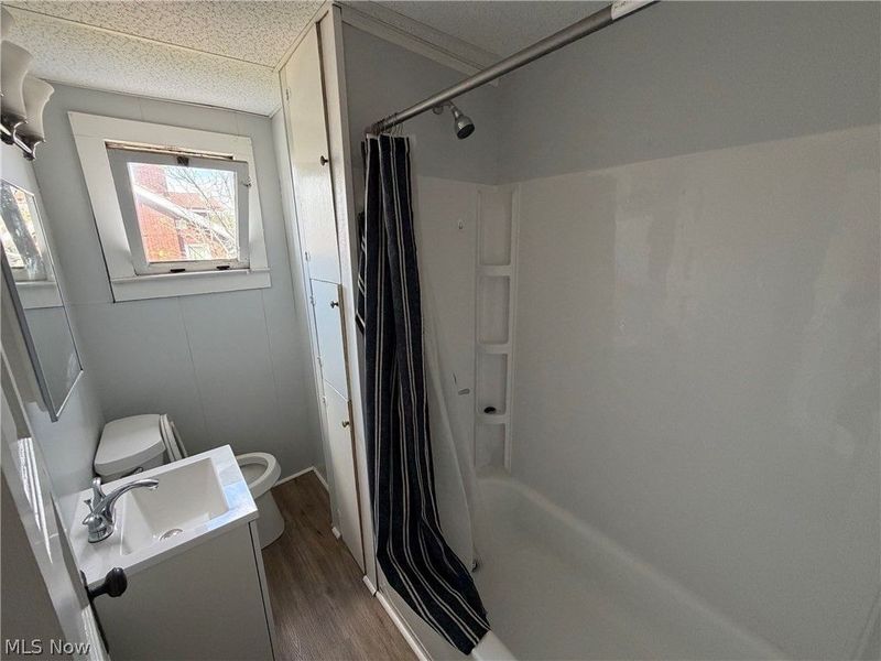 1103 Walnut Avenue NE, Unit 4, Canton, OH 44704 Photo 4