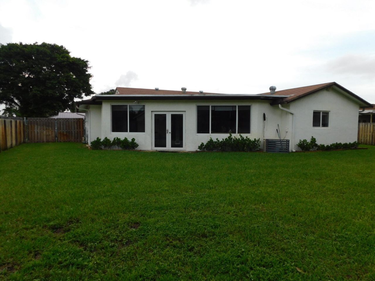 6604 NW 93rd Avenue, Tamarac, FL 33321 Photo