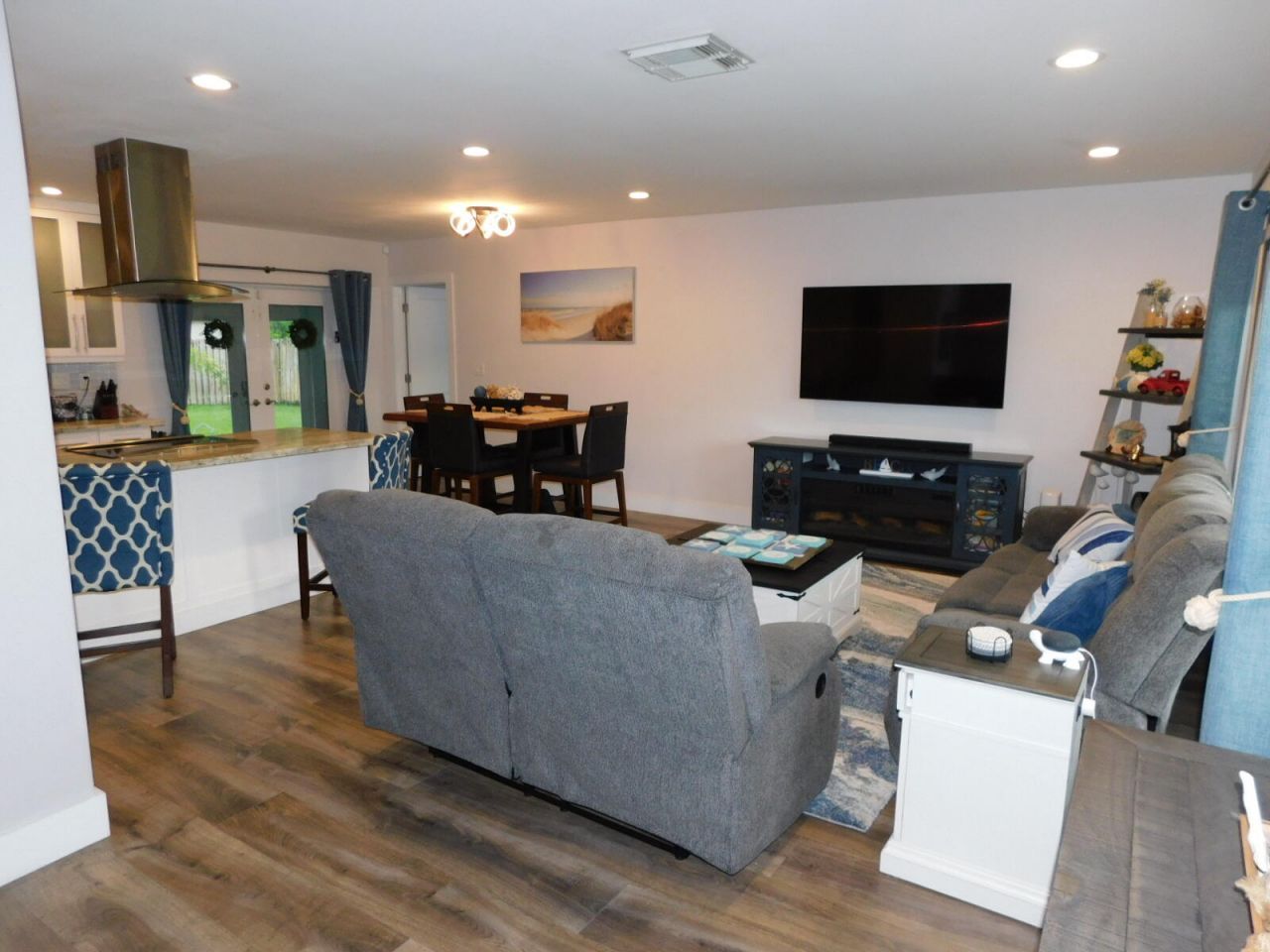 6604 NW 93rd Avenue, Tamarac, FL 33321 Photo