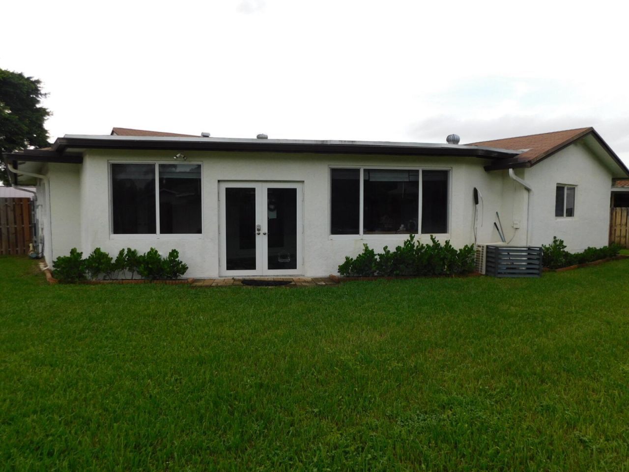 6604 NW 93rd Avenue, Tamarac, FL 33321 Photo