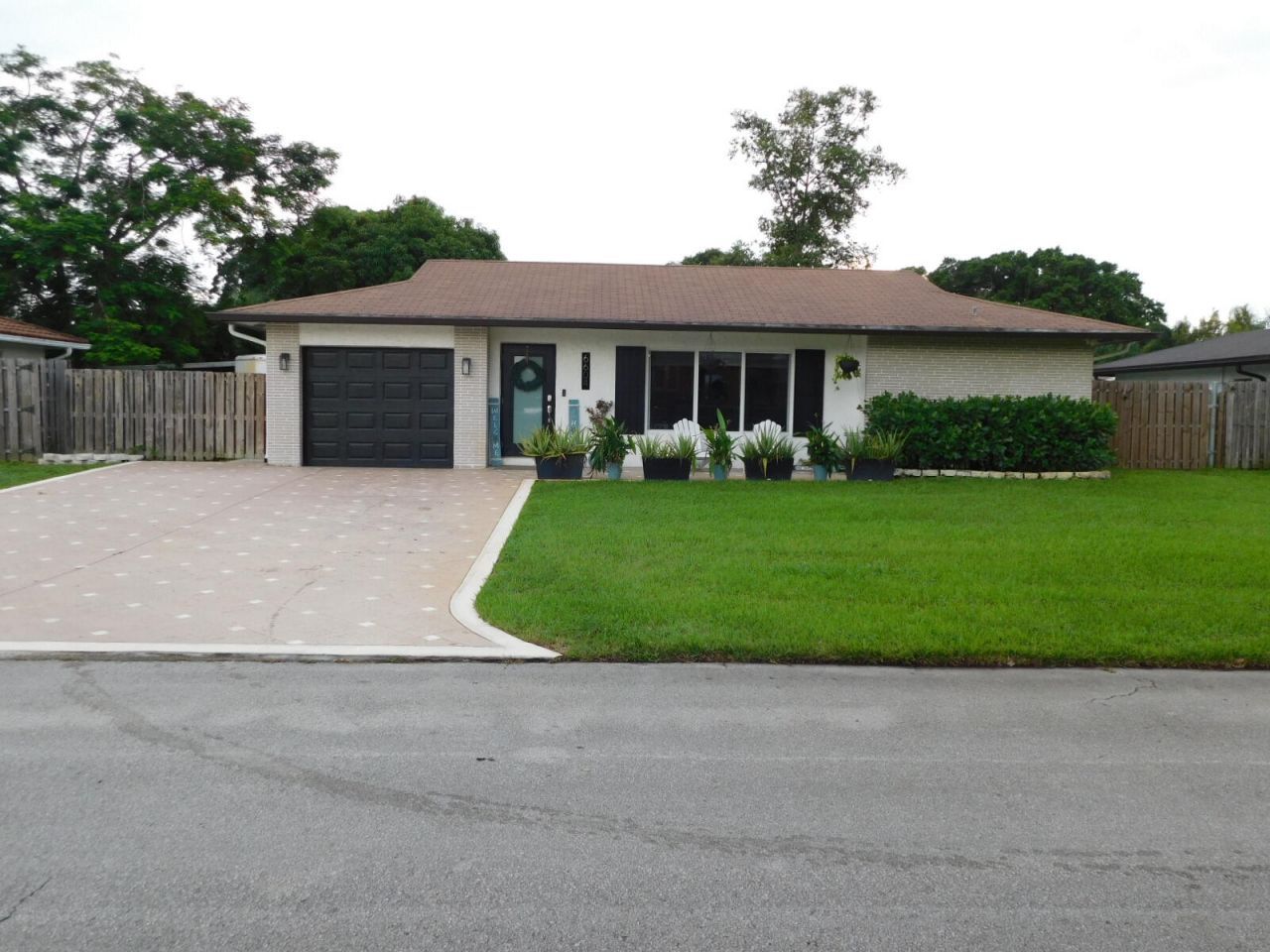 6604 NW 93rd Avenue, Tamarac, FL 33321 Photo