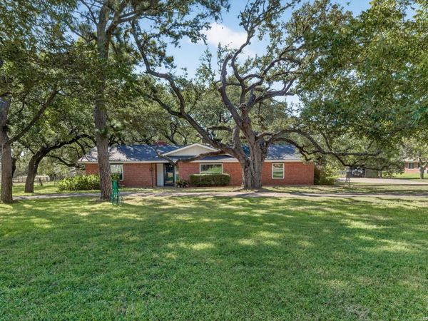 1205 YELLOWSTONE ST, Pleasanton, TX 78064