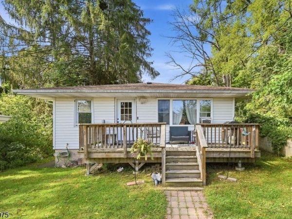 74 Trinity St, Newton, NJ 07860