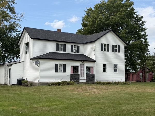 6151 Cunniff Road , Tampico, IL 61283