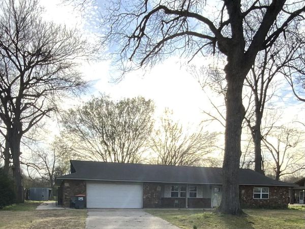 3006 Riverside dr , Pine Bluff, AR 71602