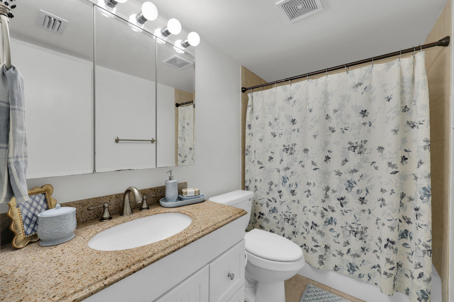 2302 Sunrise Boulevard, Unit 209, Fort Pierce, FL 34982 Photo