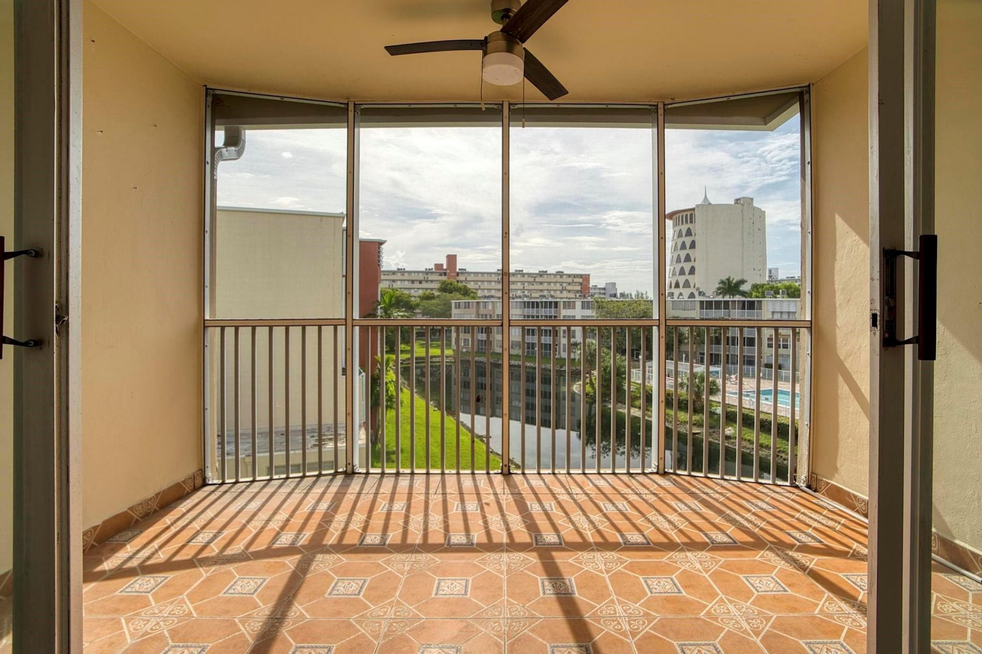 1690 NE 191st Street, Unit 405-1, North Miami Beach, FL 33179 Photo