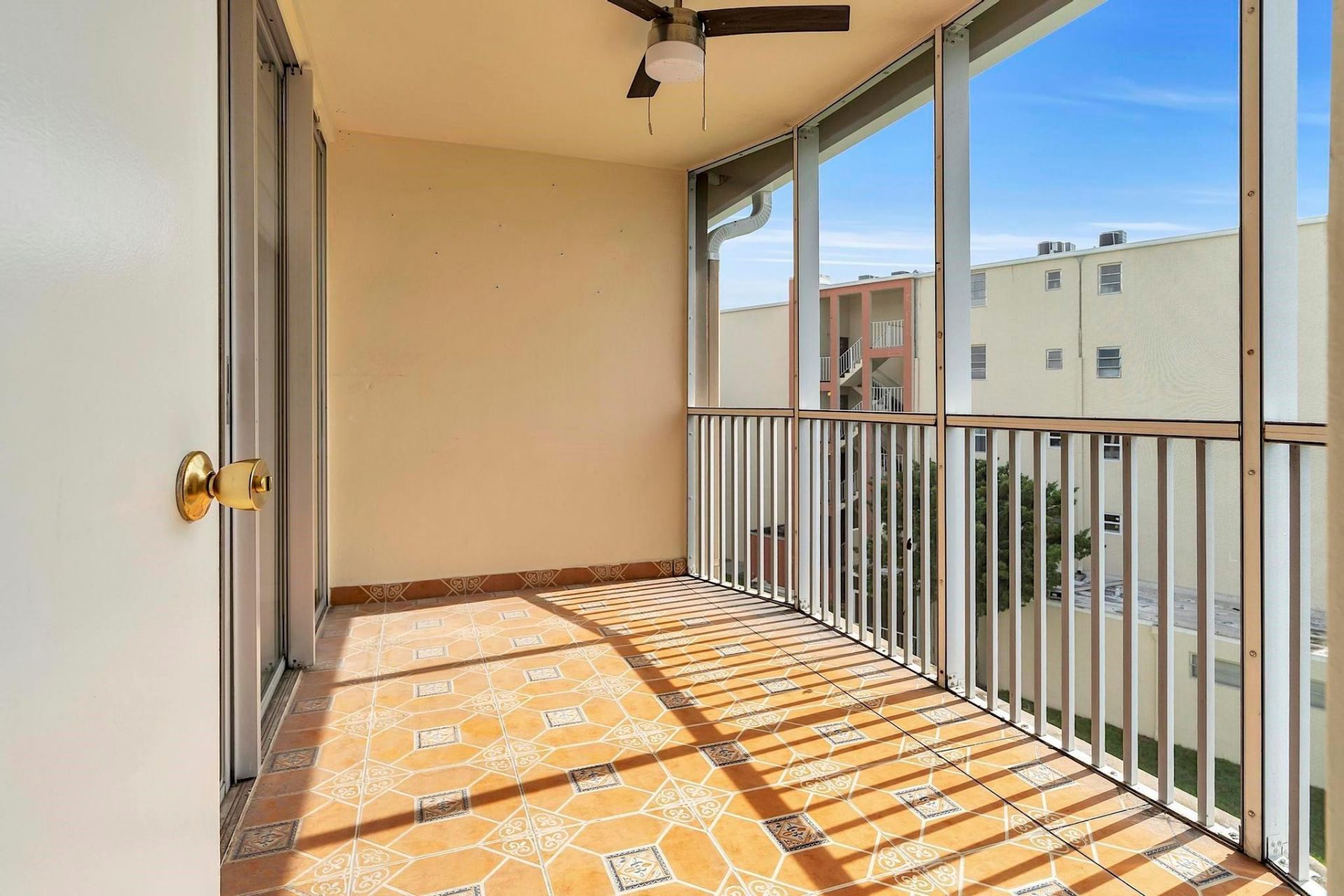 1690 NE 191st Street, Unit 405-1, North Miami Beach, FL 33179 Photo