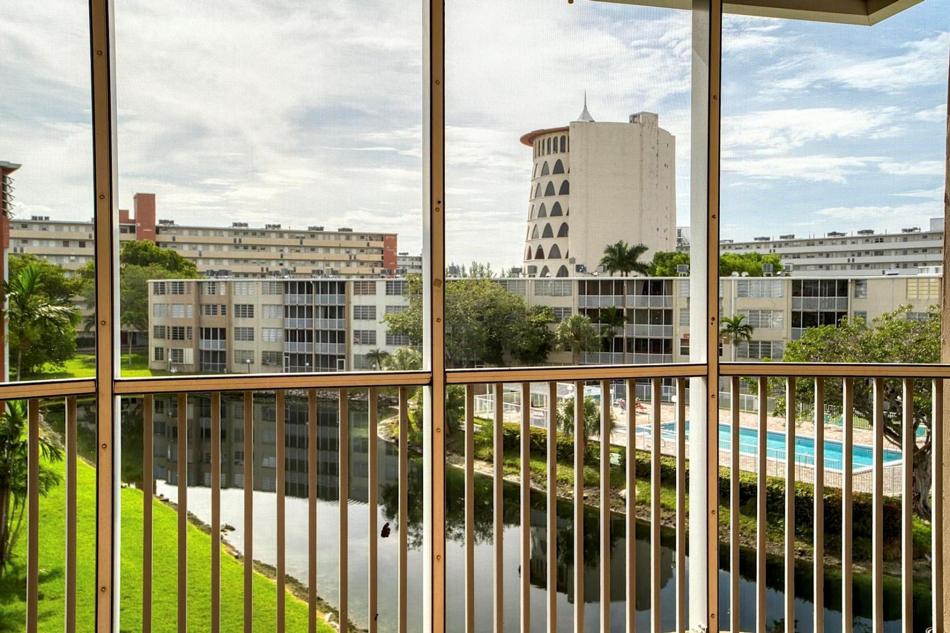 1690 NE 191st Street, Unit 405-1, North Miami Beach, FL 33179 Photo