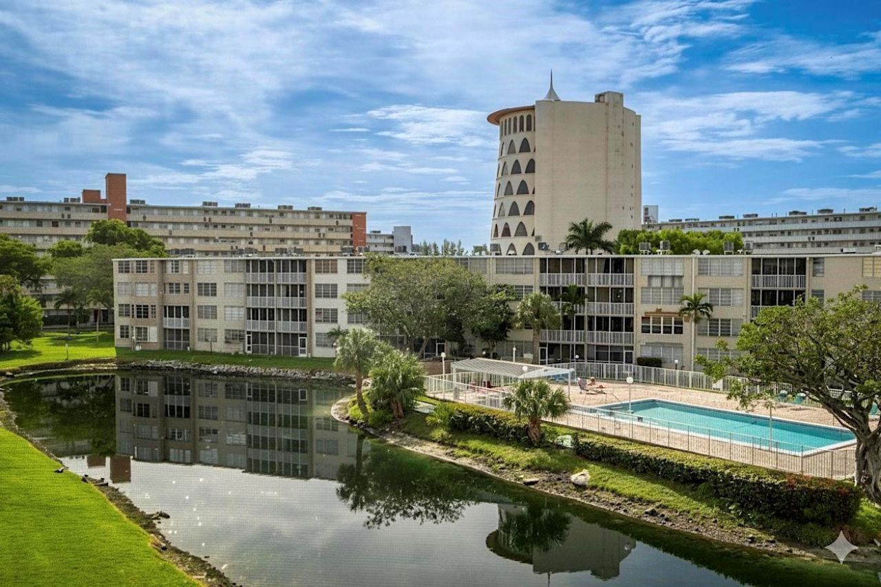 1690 NE 191st Street, Unit 405-1, North Miami Beach, FL 33179 Photo