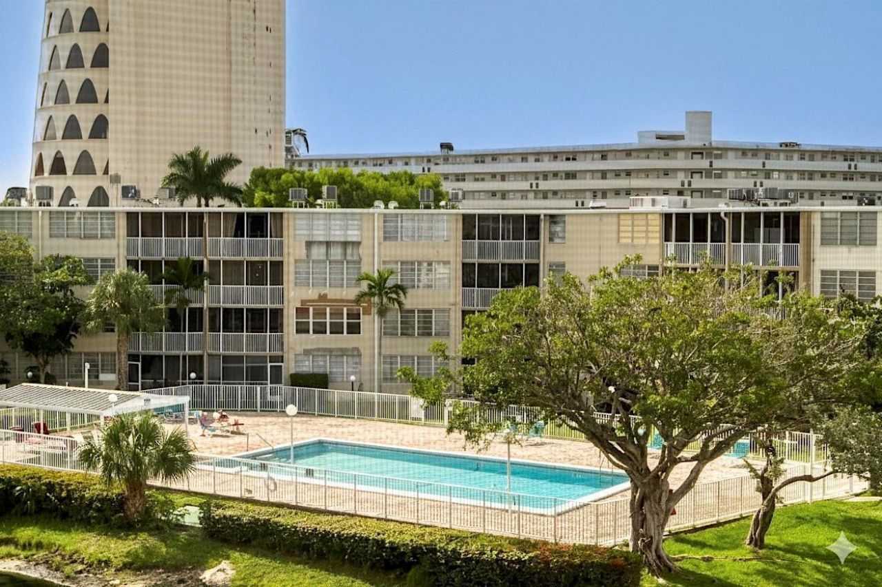 1690 NE 191st Street, Unit 405-1, North Miami Beach, FL 33179 Photo