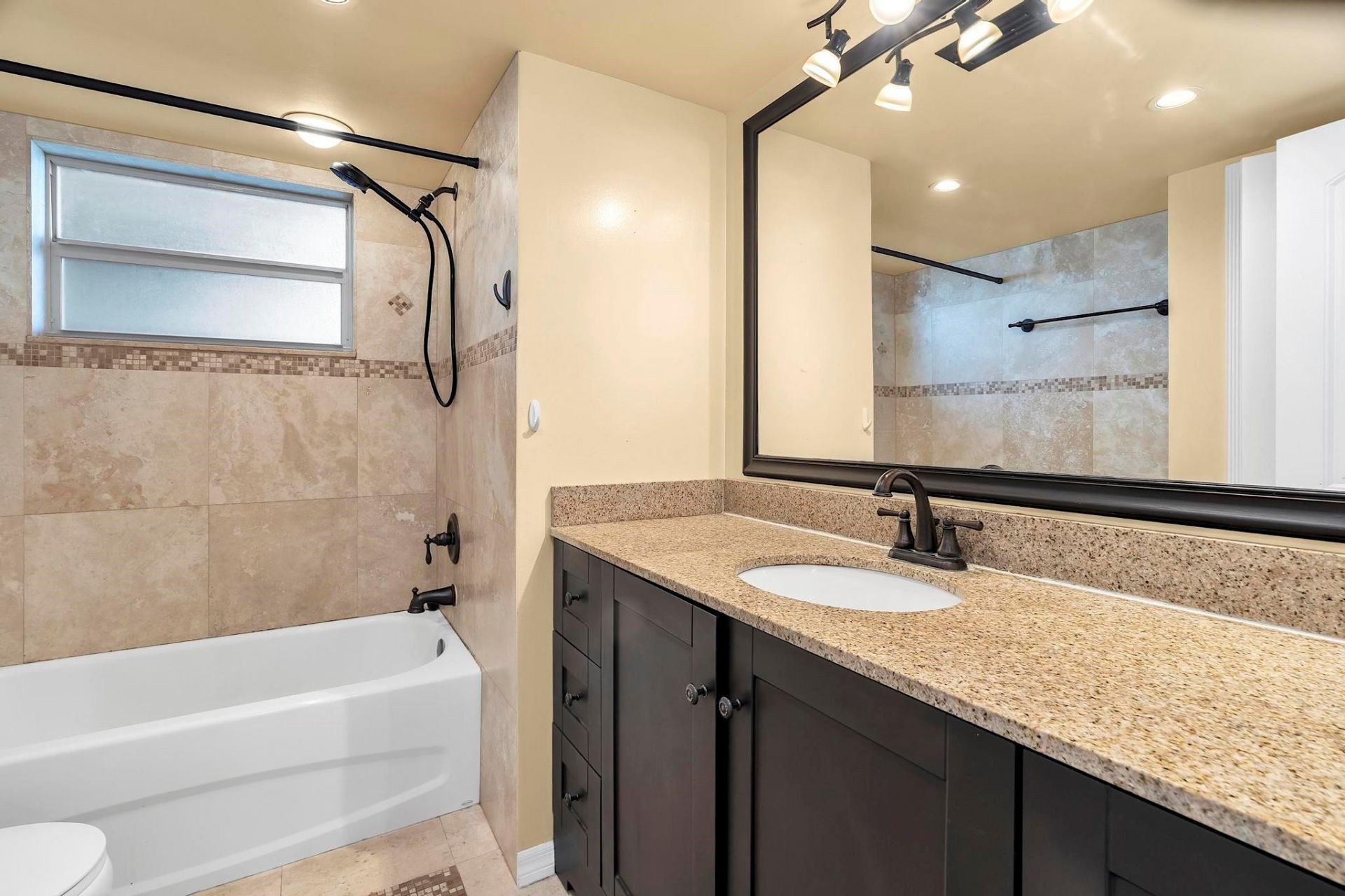 1690 NE 191st Street, Unit 405-1, North Miami Beach, FL 33179 Photo