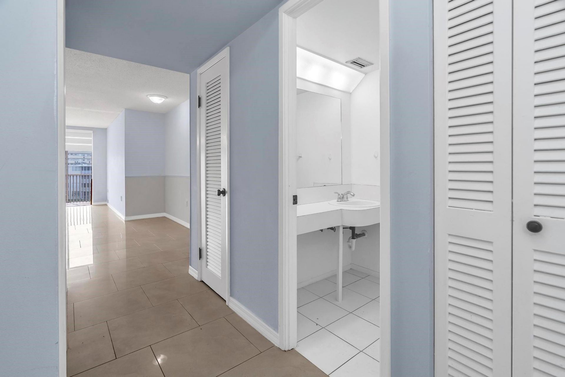 1690 NE 191st Street, Unit 405-1, North Miami Beach, FL 33179 Photo