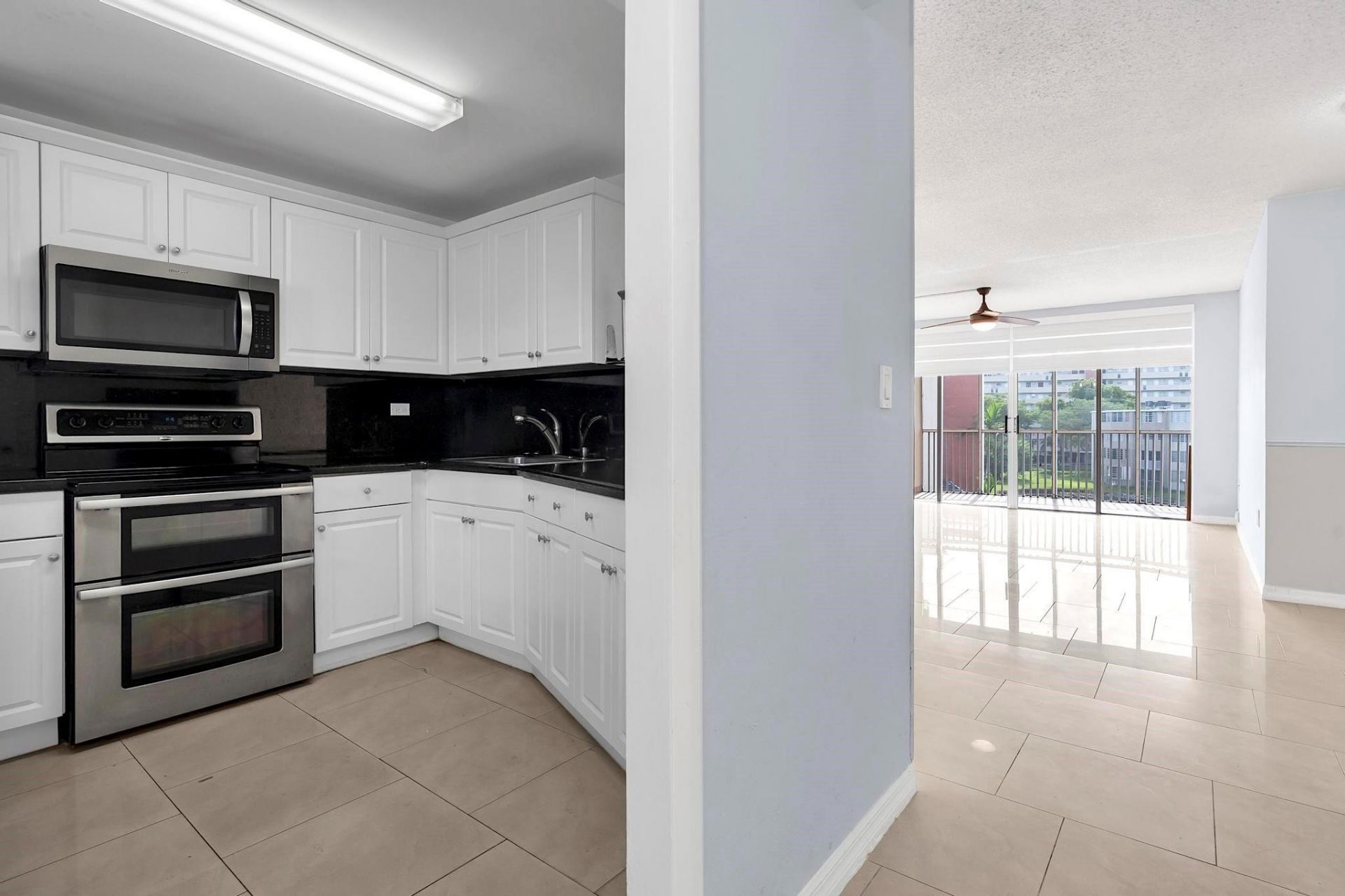 1690 NE 191st Street, Unit 405-1, North Miami Beach, FL 33179 Photo