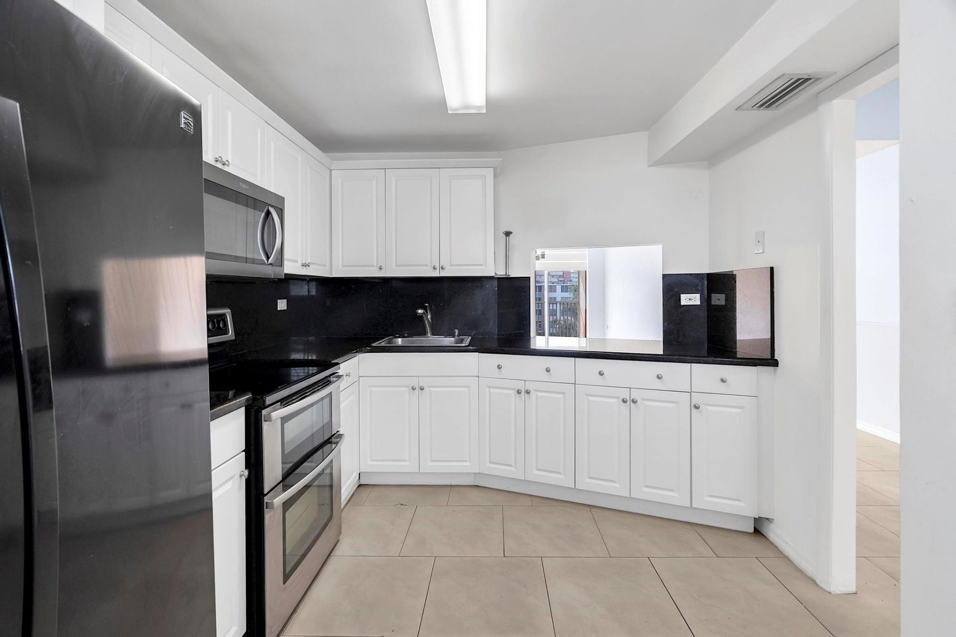 1690 NE 191st Street, Unit 405-1, North Miami Beach, FL 33179 Photo
