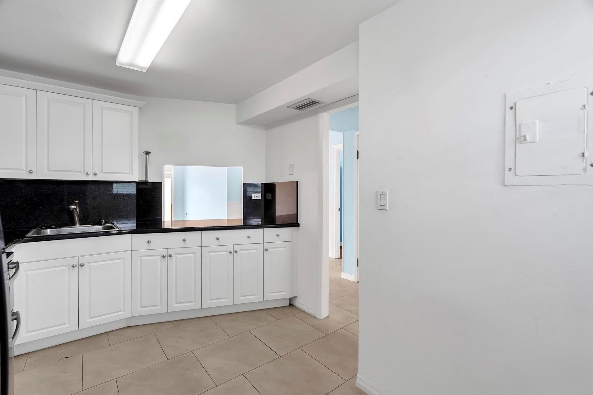 1690 NE 191st Street, Unit 405-1, North Miami Beach, FL 33179 Photo