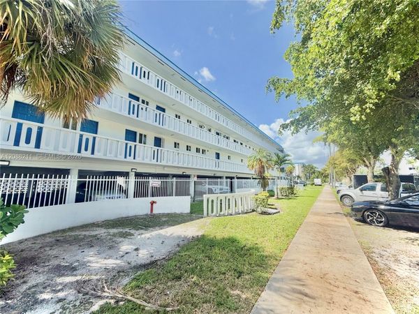 1150 NE 191st St, Unit 24, Miami, FL 33179