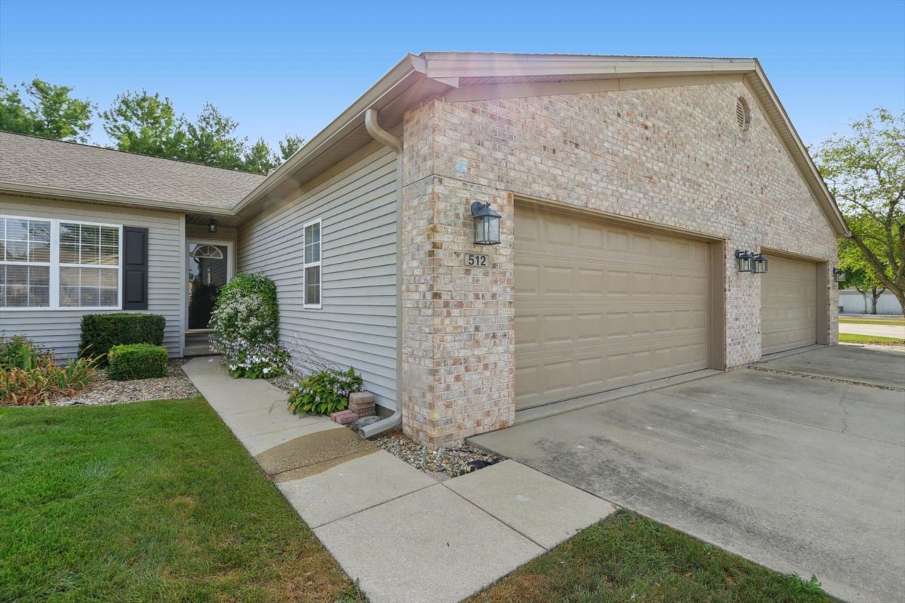 512 Stonecrest Drive, Unit 512, Savoy, IL 61874 Main Photo