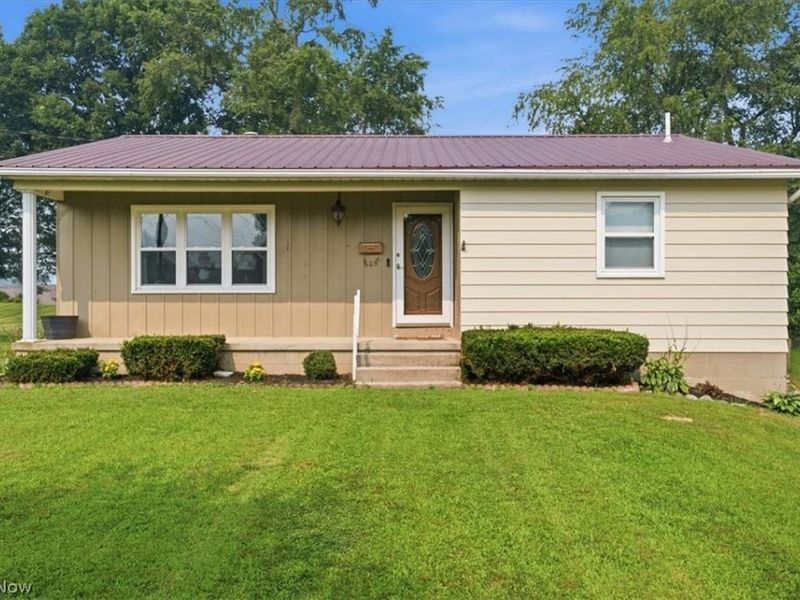 605 Snyder Drive, Loudonville, OH 44842 Photo 2